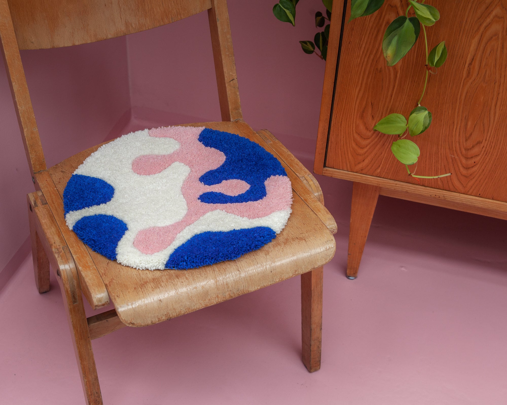 Sitzkissen handgetuftet - rosa blau weiß